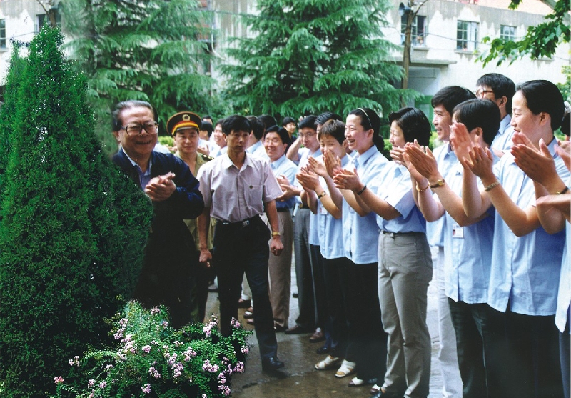 1999江泽民总书记视察雷火竞技app