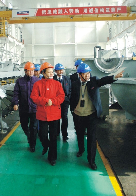 2007年国家发改委工业司副司长黄鹂来雷火竞技app视察