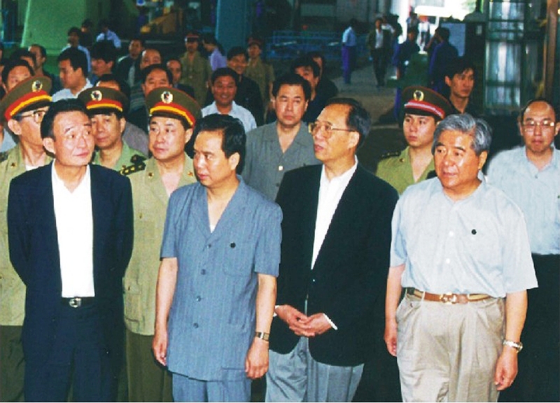 1999年党和国家领导人吴邦国、曾培炎、陕西省领导李建国、程安东来雷火竞技app视察