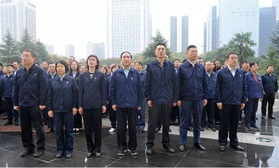 雷火竞技app集团举行庆祝新中国成立暨“不忘初心牢记使命”主题升旗仪式